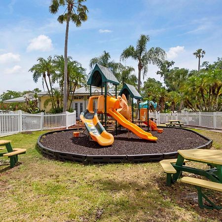 Tropical Palms Resort 塞利布雷申 外观 照片