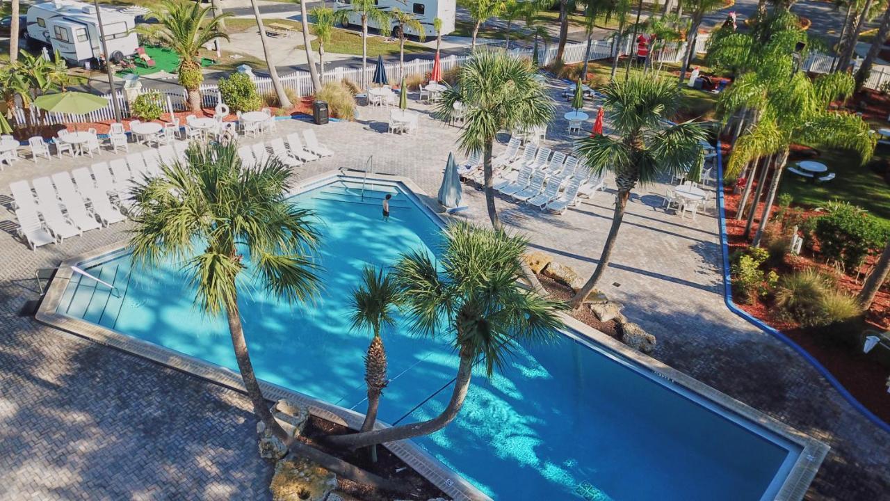 Tropical Palms Resort 塞利布雷申 外观 照片
