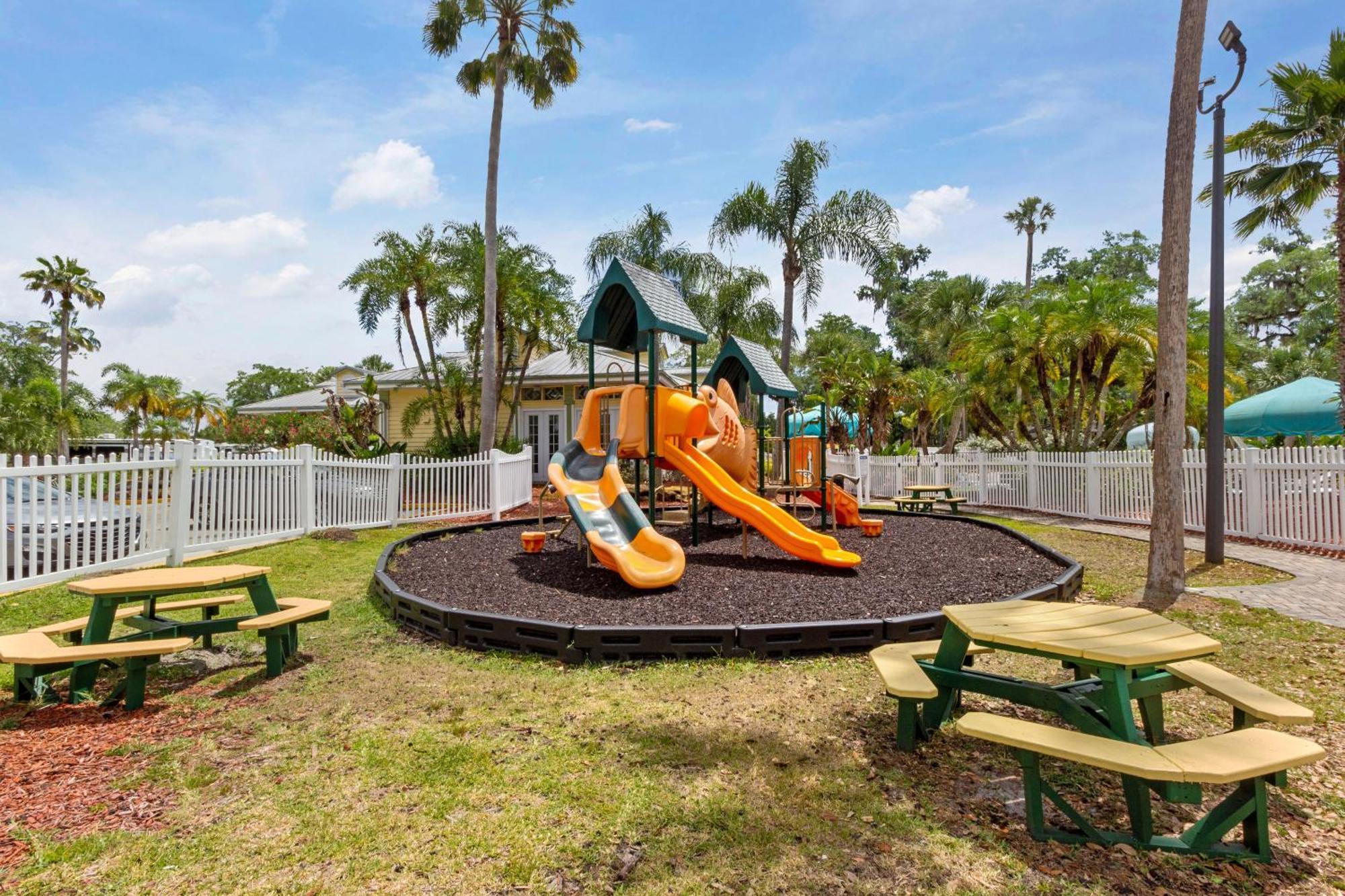 Tropical Palms Resort 塞利布雷申 外观 照片