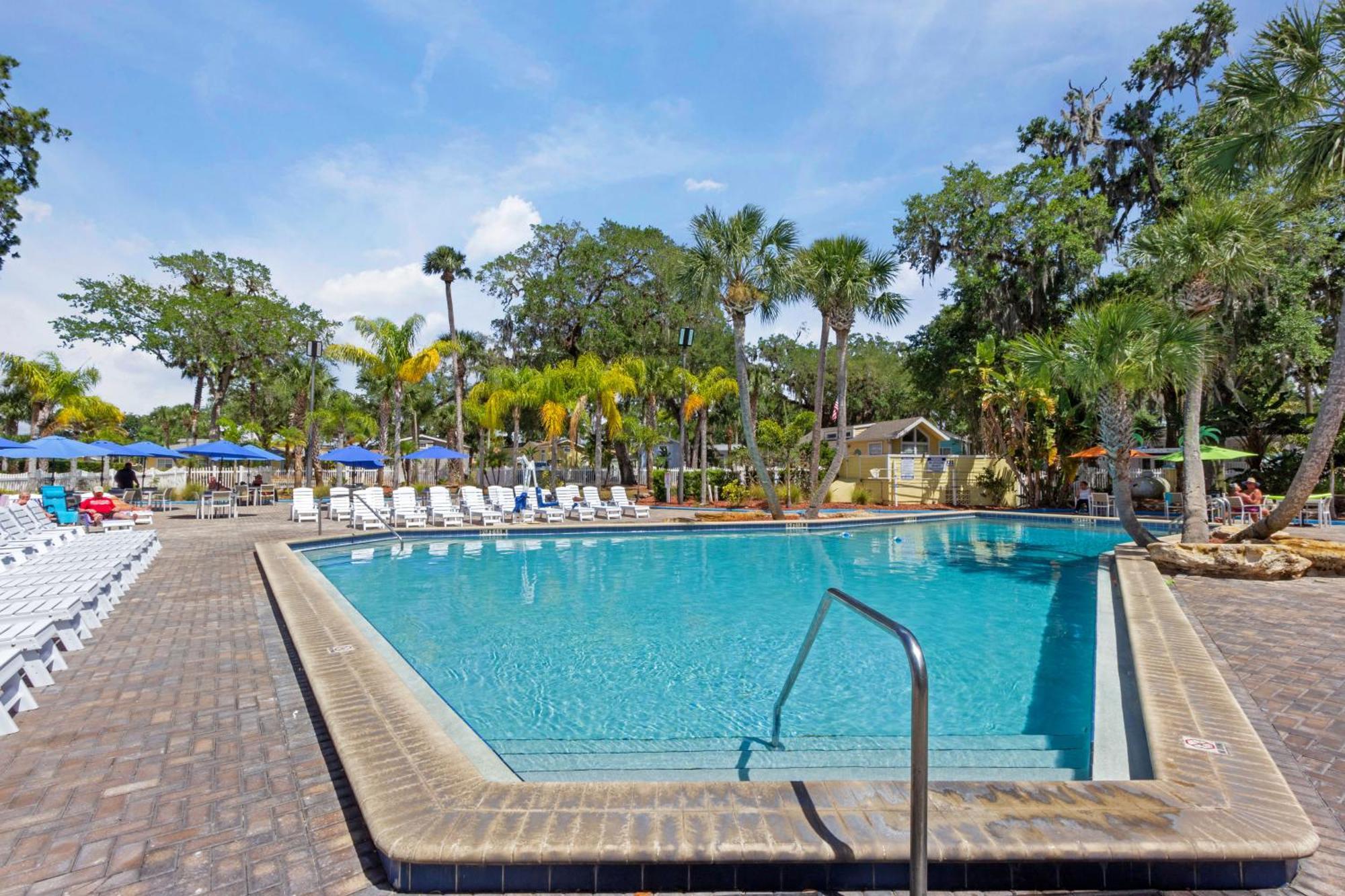 Tropical Palms Resort 塞利布雷申 外观 照片