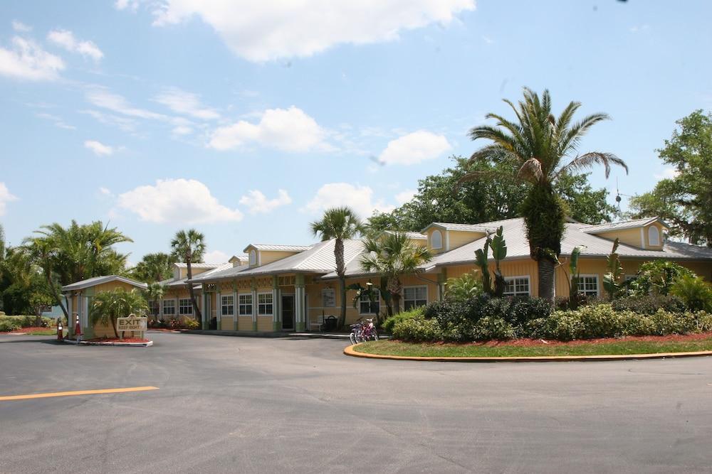 Tropical Palms Resort 塞利布雷申 外观 照片